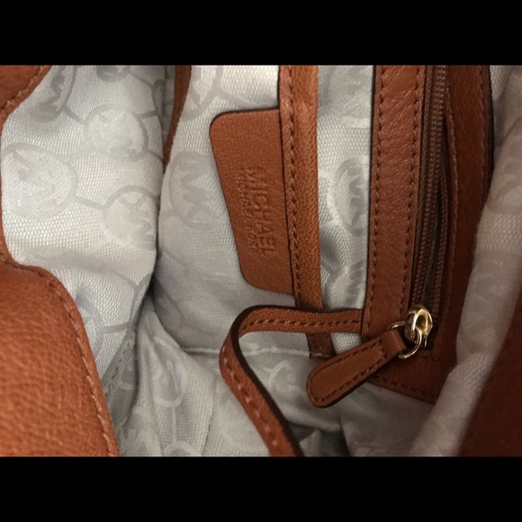 Michael Kors Hamilton Large Tan Tote - Picture 6 of 6